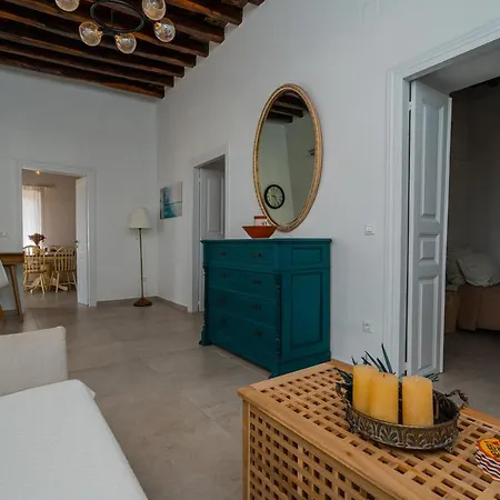 בית נופש Komis Mansion Exámbela