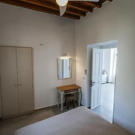 Nyaraló Komis Mansion *